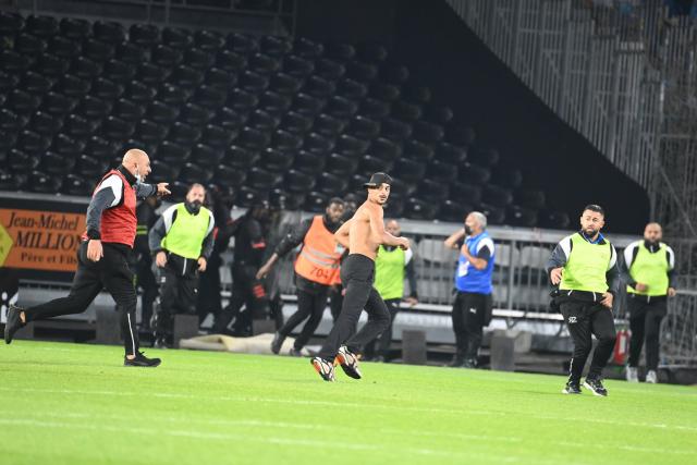 Scontri tra tifosi e invasione di campo dopo la partita Angers-Marsiglia preview