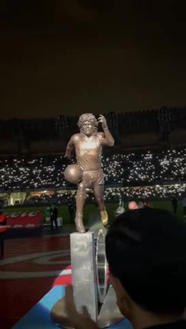 Napoli, la notte di Maradona: una città eternamente in amore. Il video preview