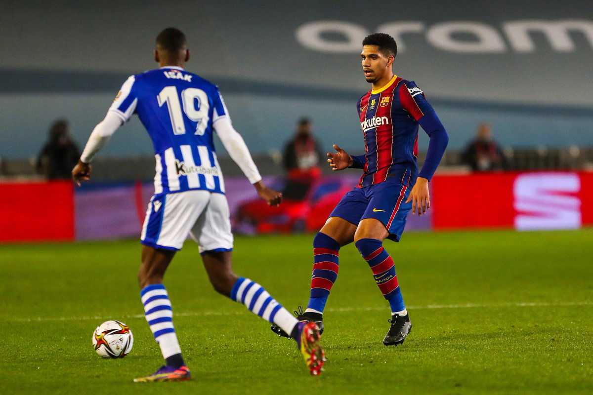 Commozione cerebrale per Araujo. Il comunicato del Barcellona: “Farà altri test” article-post