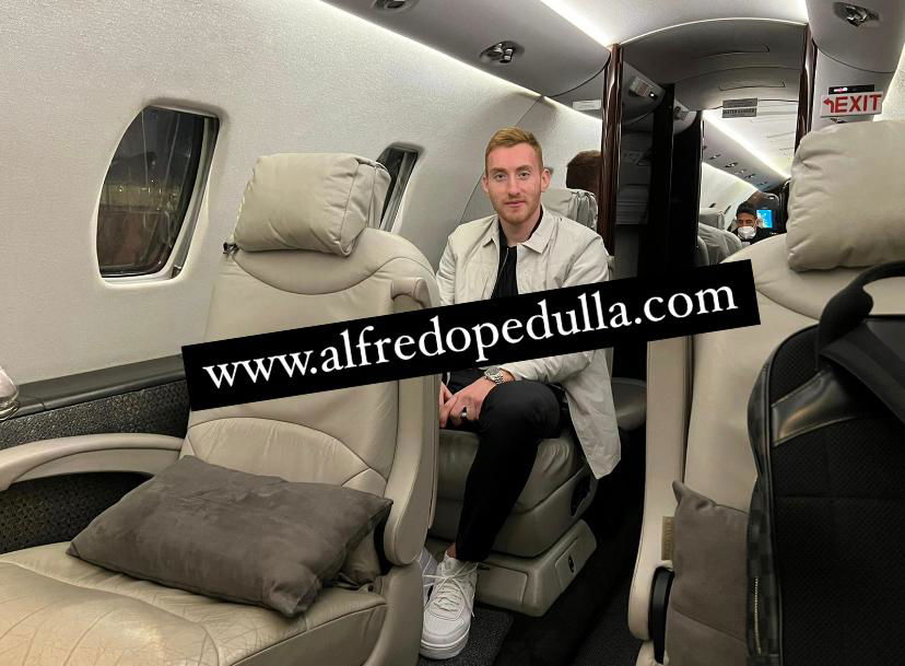 Kulusevski, la foto in aereo prima della partenza preview