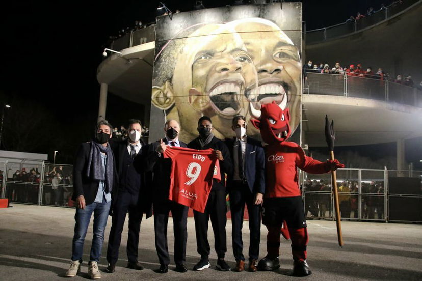 Mallorca, inaugurato un murales per Eto’o prima della gara con il Barcellona preview