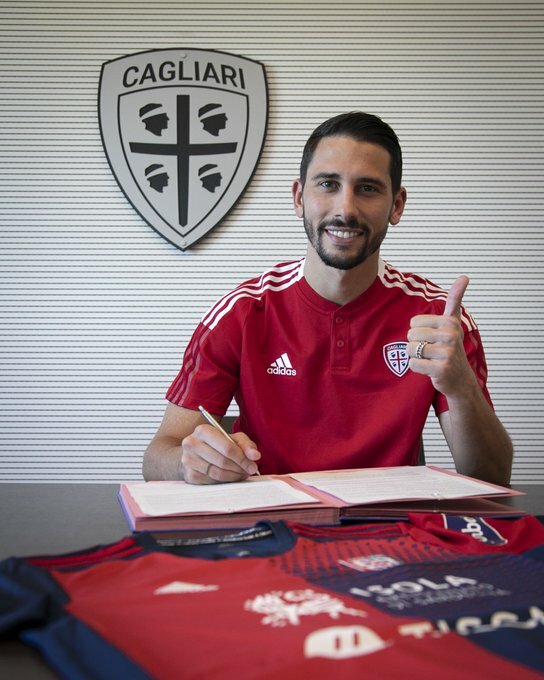 Goldaniga al Cagliari. La foto della firma del difensore article-post