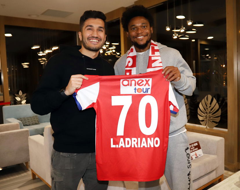 Ufficiale: Luiz Adriano firma per il Fraport TAV Antalyaspor preview