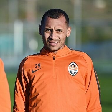 Salvato da un’operazione di ernia: Alan Patrick fugge dai bombardamenti di Kiev article-post