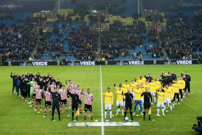 Disordini sul campo del Vitesse: tifosi contro il portiere avversario. Giovedì arriva la Roma preview