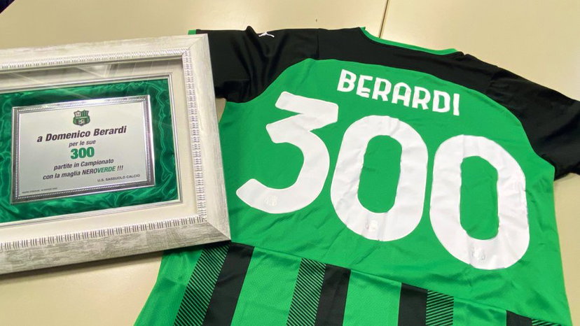 Berardi raggiunge le 300 presenze con il Sassuolo: il club lo premia con una targa e una maglia speciale preview