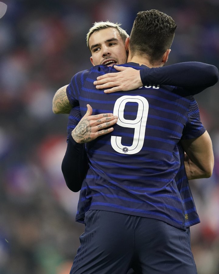 Deschamps: “Giroud al Mondiale? Lui sa come la penso, c’è concorrenza e devo scegliere” preview