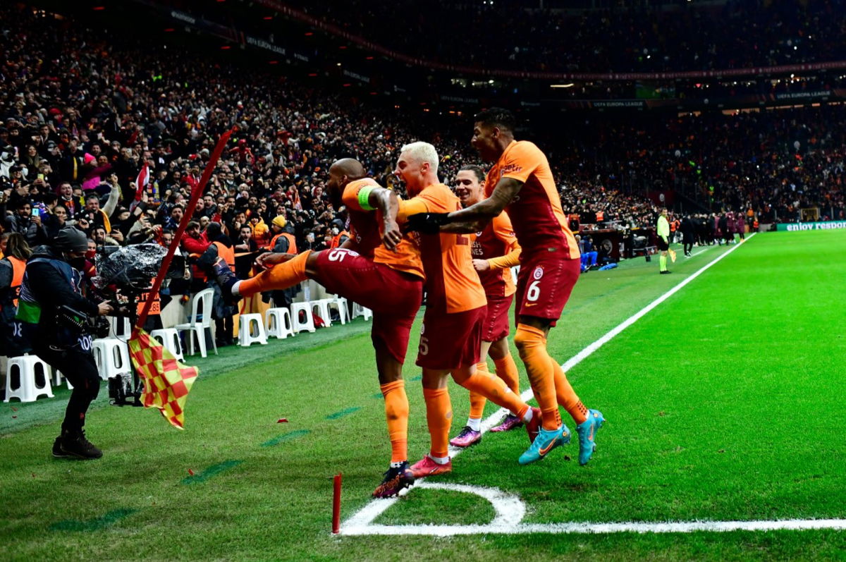 Marcao come Cassano: bandierina spezzata nell’esultanza, Orsato lo ammonisce article-post