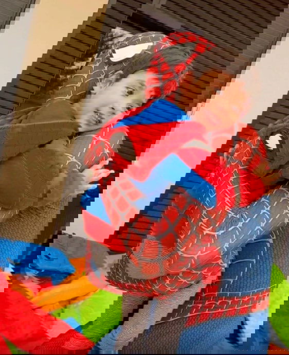 Paquetà si traveste da Spiderman per fare una super sorpresa al figlio preview