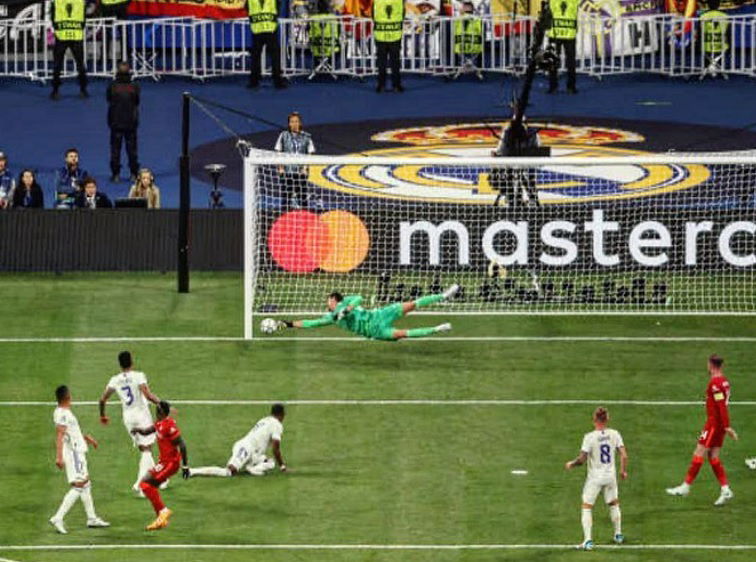 Benzema celebra Courtois: “Il miglior portiere del mondo” preview