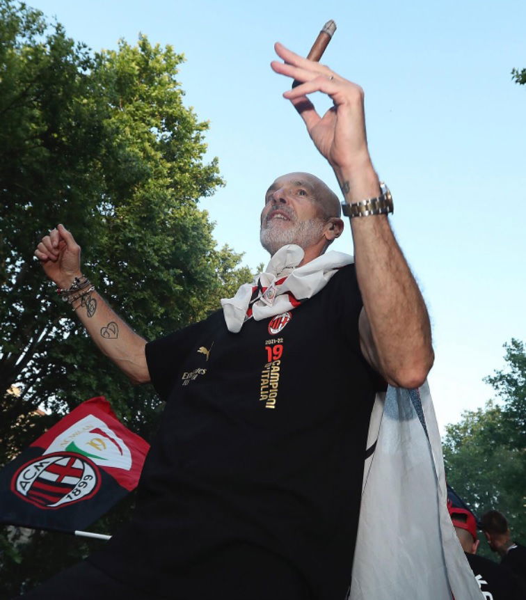 Il Milan arriva a Piazza Duomo: le foto della festa preview