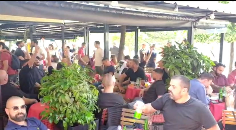 Tifosi della Roma carichi in vista della finale: cori per accompagnare i giallorossi. Il video preview