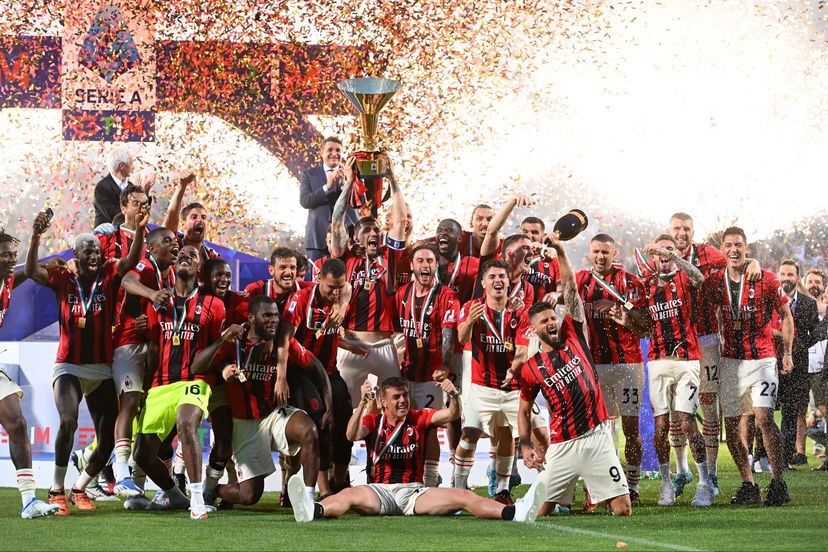 Milan campione d’Italia, la foto della premiazione preview