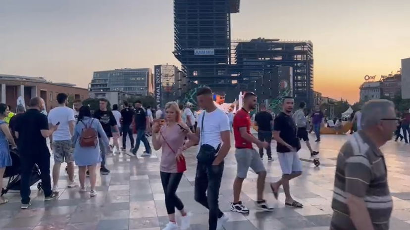 Roma-Feyenoord, notte di tensione a Tirana. Scontri con la polizia: 60 persone fermate preview