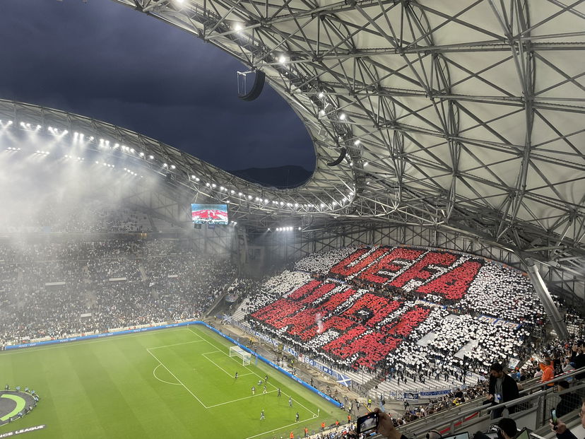 La coreografia dei tifosi del Marsiglia: “Uefa Mafia” preview