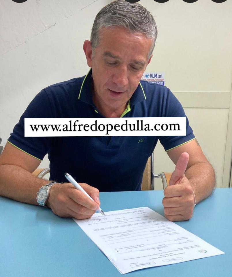 Primavera Juve Stabia, Luiso nuovo allenatore. La foto della firma preview