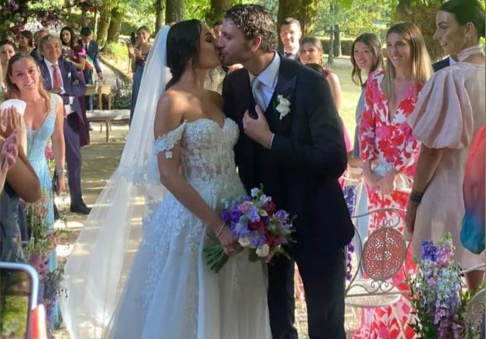 Juve, Locatelli sposa la sua Tessa. Tanti i calciatori invitati al ricevimento preview