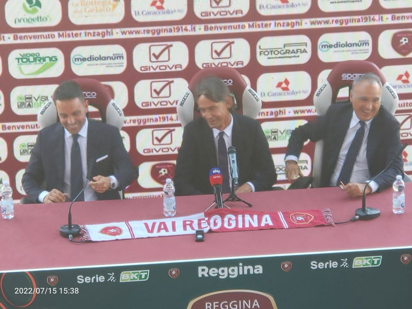 Reggina, Inzaghi si presenta: “Qui per vincere. Progetto triennale, voglio attaccamento alla maglia” preview