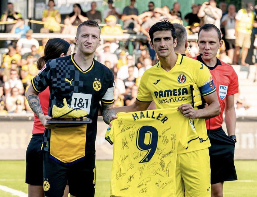 Il Villareal consegna la maglia in sostegno di Haller al Borussia Dortmund preview