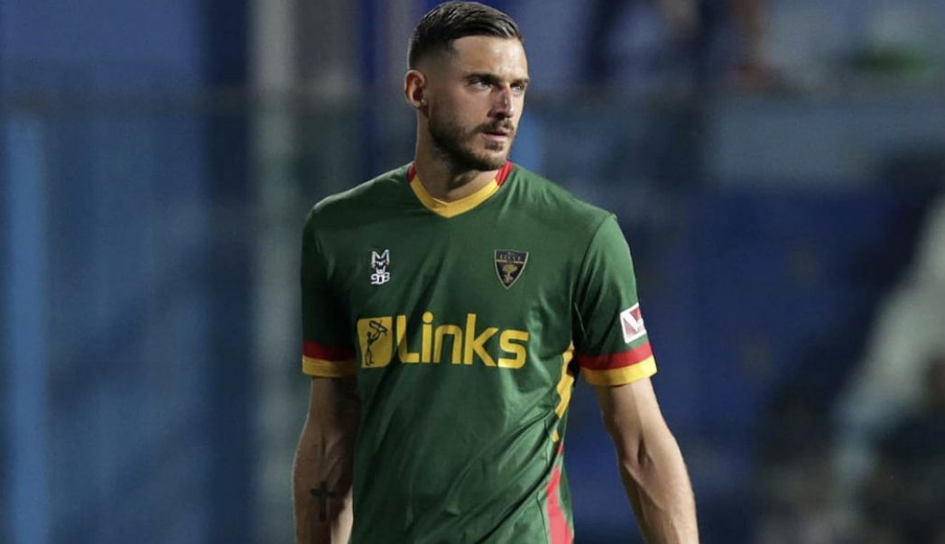 Lutto in casa Lecce, è scomparsa la mamma di Falcone: il cordoglio del club article-post