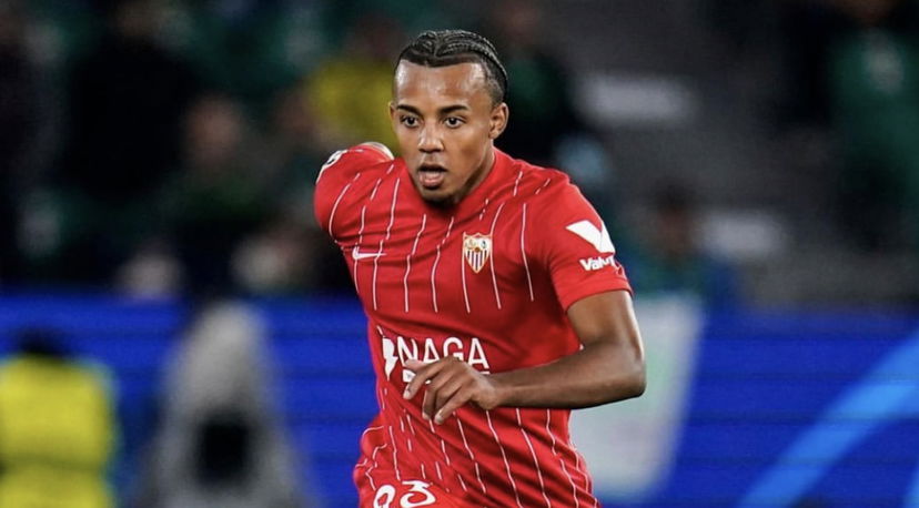 Koundé è arrivato a Barcellona preview