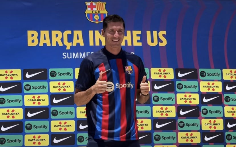 Barcellona, presentato Lewandowski dal tetto dell’hotel: “Non vedo l’ora di vincere trofei” preview