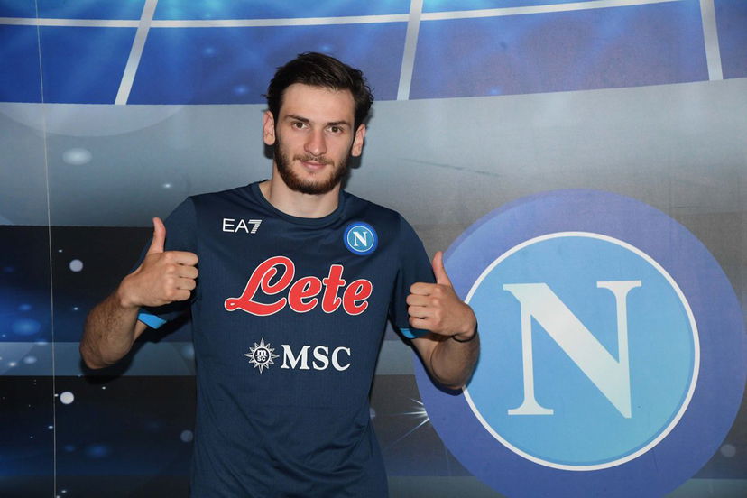 Il Napoli inizia la stagione. Kvaratskhelia primo ad arrivare al raduno preview