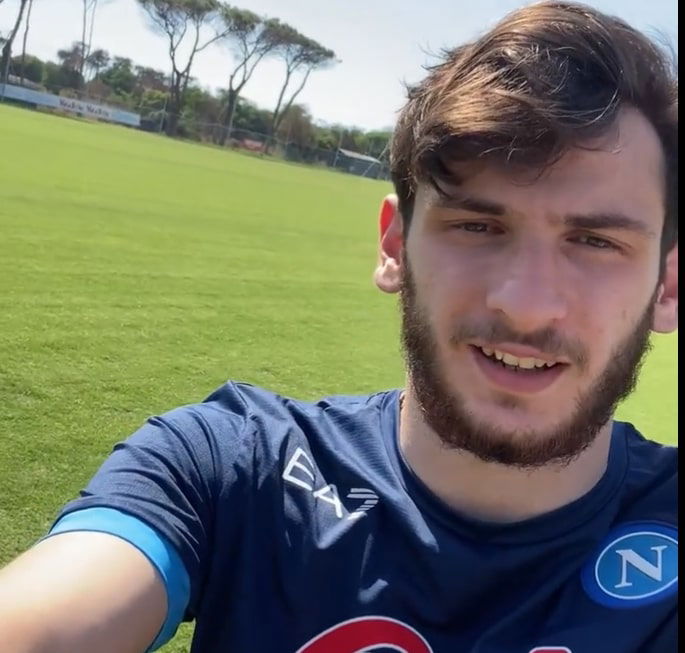 Kvaratskhelia: “Ho detto subito sì al Napoli, Spalletti è un maestro. Il cognome è difficile lo so, chiamatemi Kvara” article-post