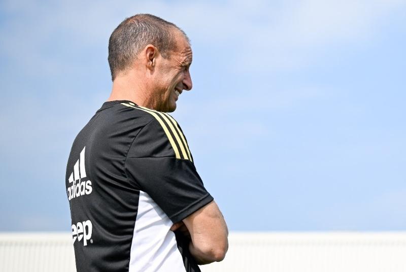 Juve, De Sciglio torna in gruppo. Tutti a disposizione per Allegri preview