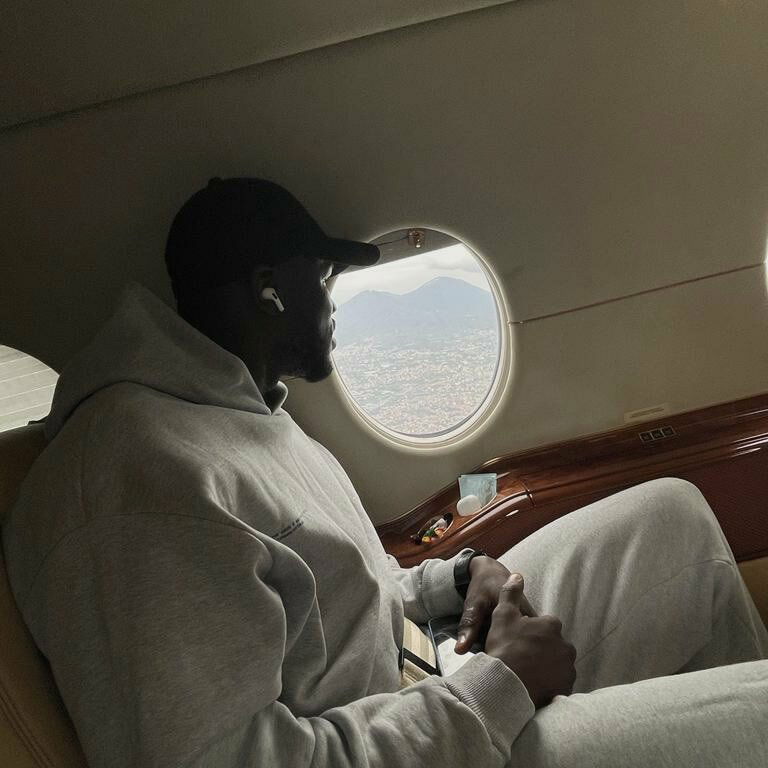 Koulibaly e la foto del Vesuvio e del mare dall’aereo: “Napoli, terra mia” preview