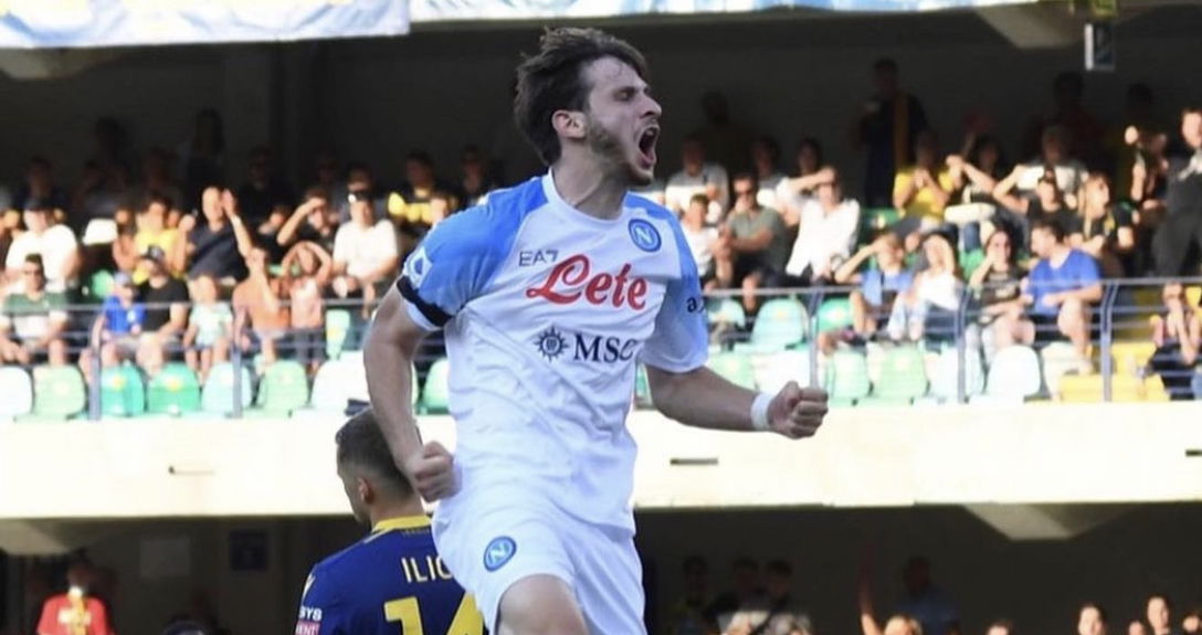 Il Napoli nel mondo di Kvaratskhelia: doppietta e show. A segno anche Osimhen e Kim (4-0) article-post