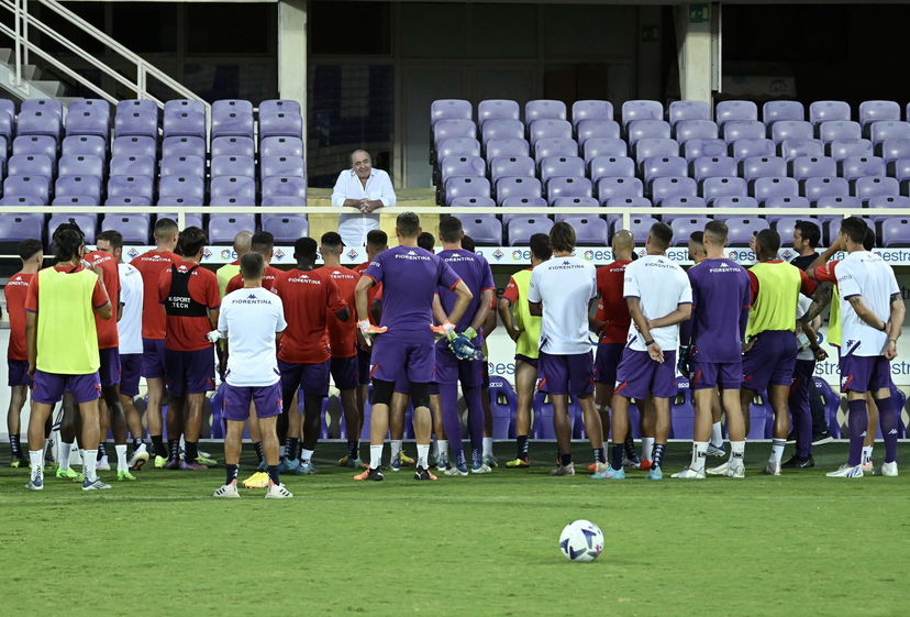 Fiorentina, allenamento al Franchi prima del Twente. Commisso saluta e carica la squadra preview