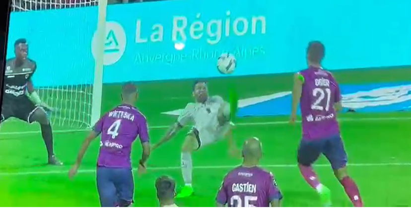 Ligue 1, manita del PSG al Clermont: Messi show, doppietta con gol in rovesciata preview