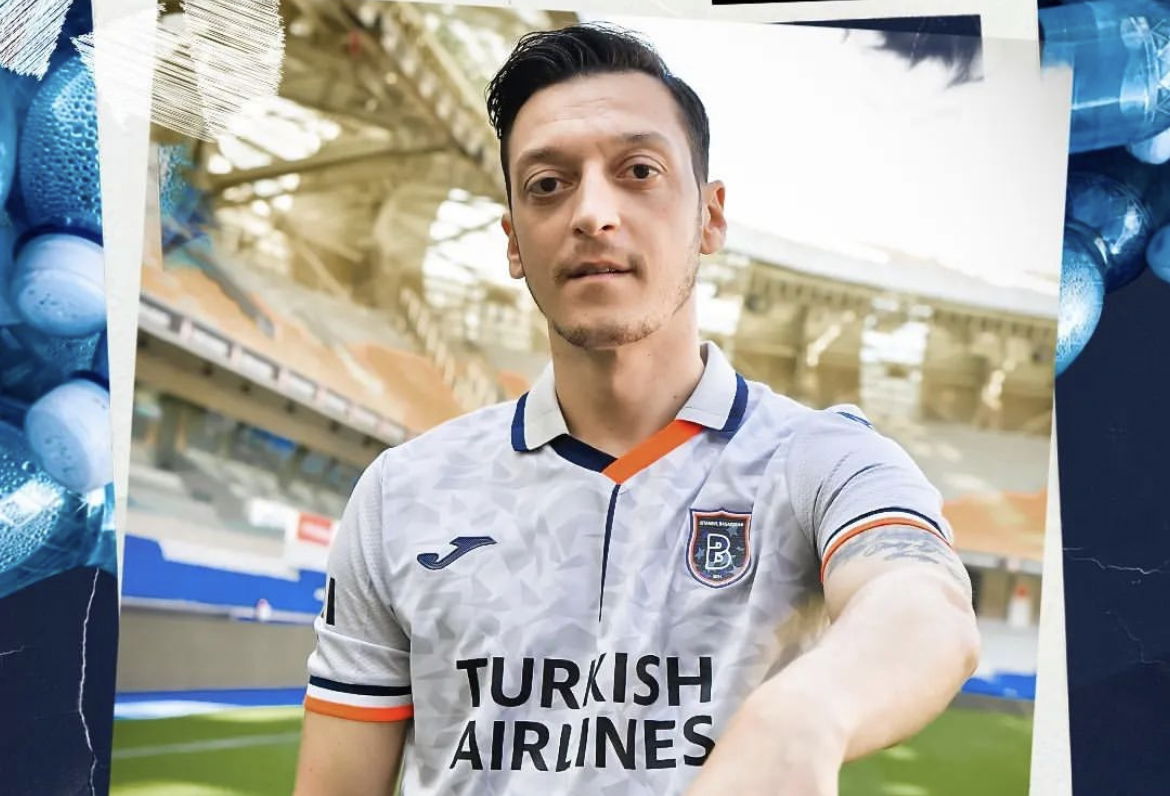 Ufficiale: Mesut Ozil si ritira dal calcio giocato article-post