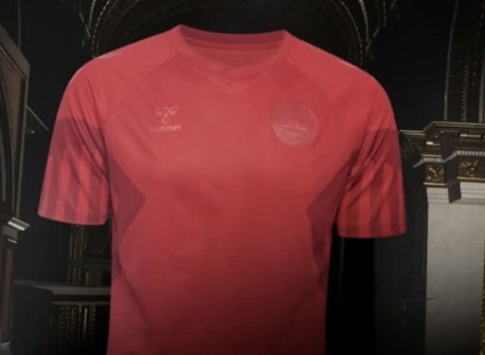 Danimarca, maglia senza dettagli per Qatar2022: “Non vogliamo essere visibili, il torneo ha prodotto migliaia di vittime” preview