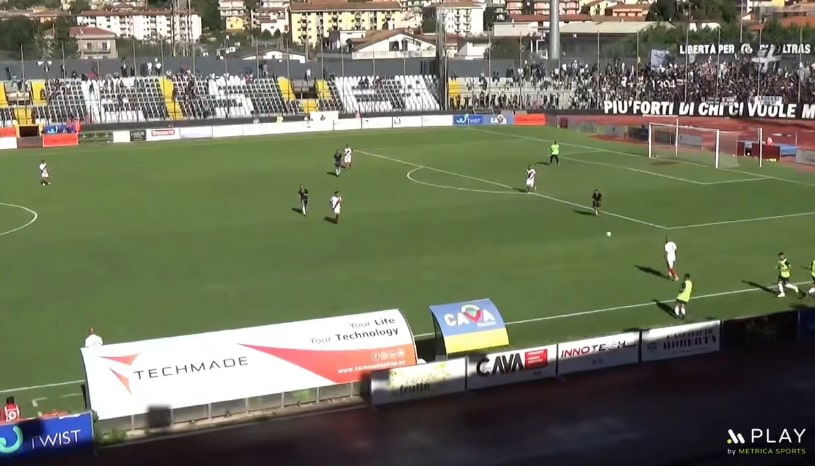 Serie D, episodio gravissimo in Cavese-Altamura. I pugliesi segnano, poi una persona entra in campo e il gol viene annullato. Il video preview