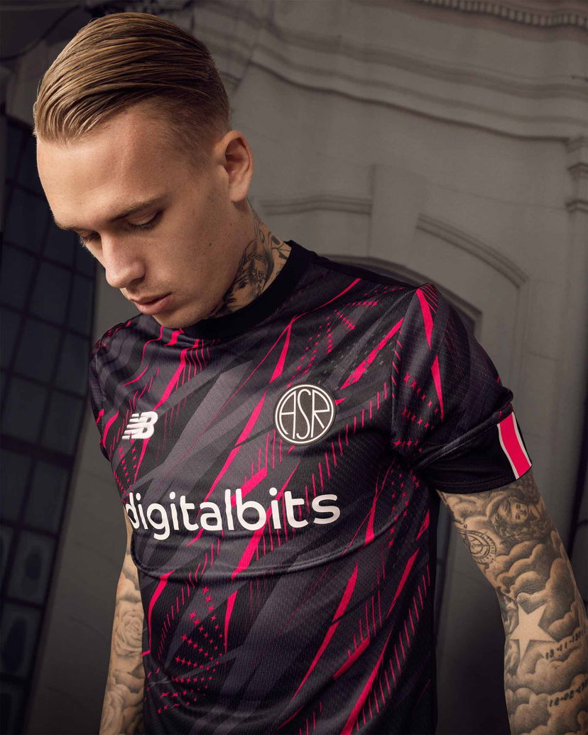 Roma, con l’Helsinki debutta la divisa nera e rosa preview