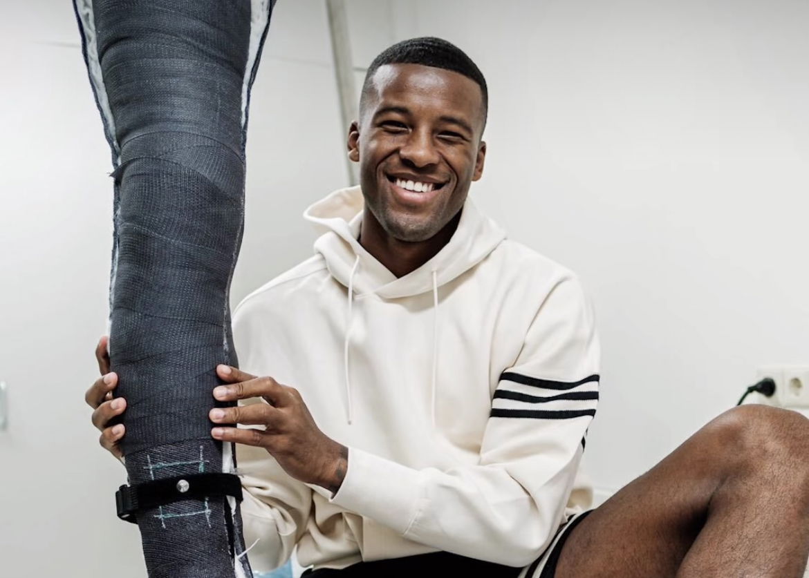 Wijnaldum si toglie il gesso alla gamba ed esulta: “Giornata emozionante. Mi sento molto meglio” article-post