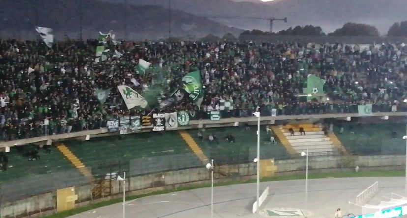 Serie C, il Catanzaro (avanti di due gol), si fa rimontare dall’Avellino. Accorciano Crotone e Pescara preview