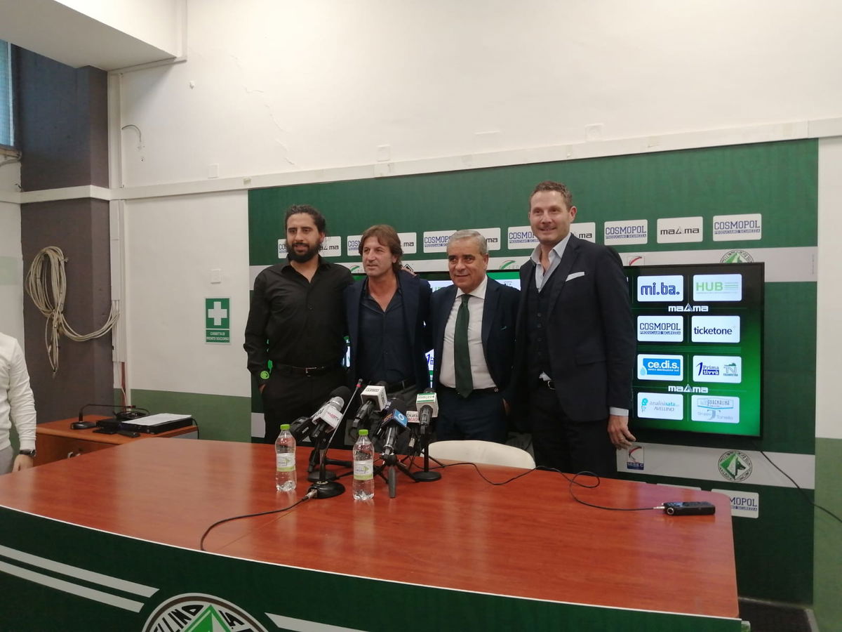 Rastelli torna ad Avellino: “Con la società siamo in linea con gli obiettivi. Bisogna riportare unità nell’ambiente” article-post