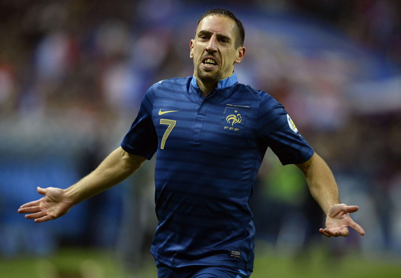 Ribery annuncia l’addio al calcio: “Il ginocchio continuava a farmi male. E’ la fine di un capitolo, non della mia esperienza con questo sport” preview