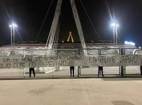 Juve, striscione degli ultras contro Gatti e Pinsoglio. Ecco cosa è successo preview