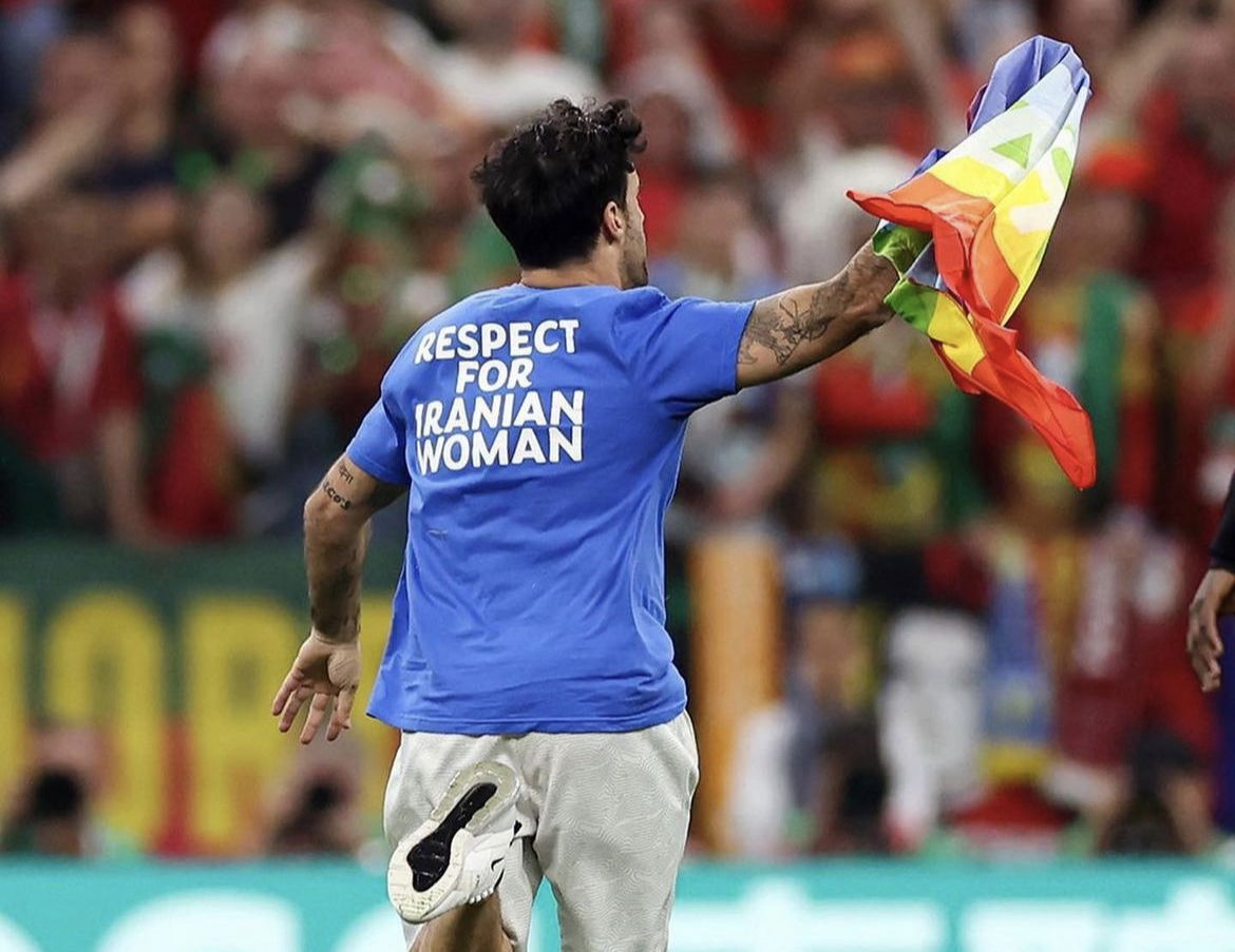 Qatar, rilasciato senza conseguenze ‘Il Falco’ Mario Ferri dopo l’invasione di campo in Portogallo-Uruguay article-post