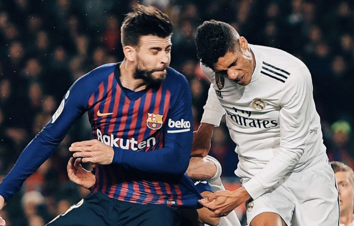 Varane rende omaggio a Piqué: “Un grande rivale, ma anche un punto riferimento. Gli auguro il meglio” article-post