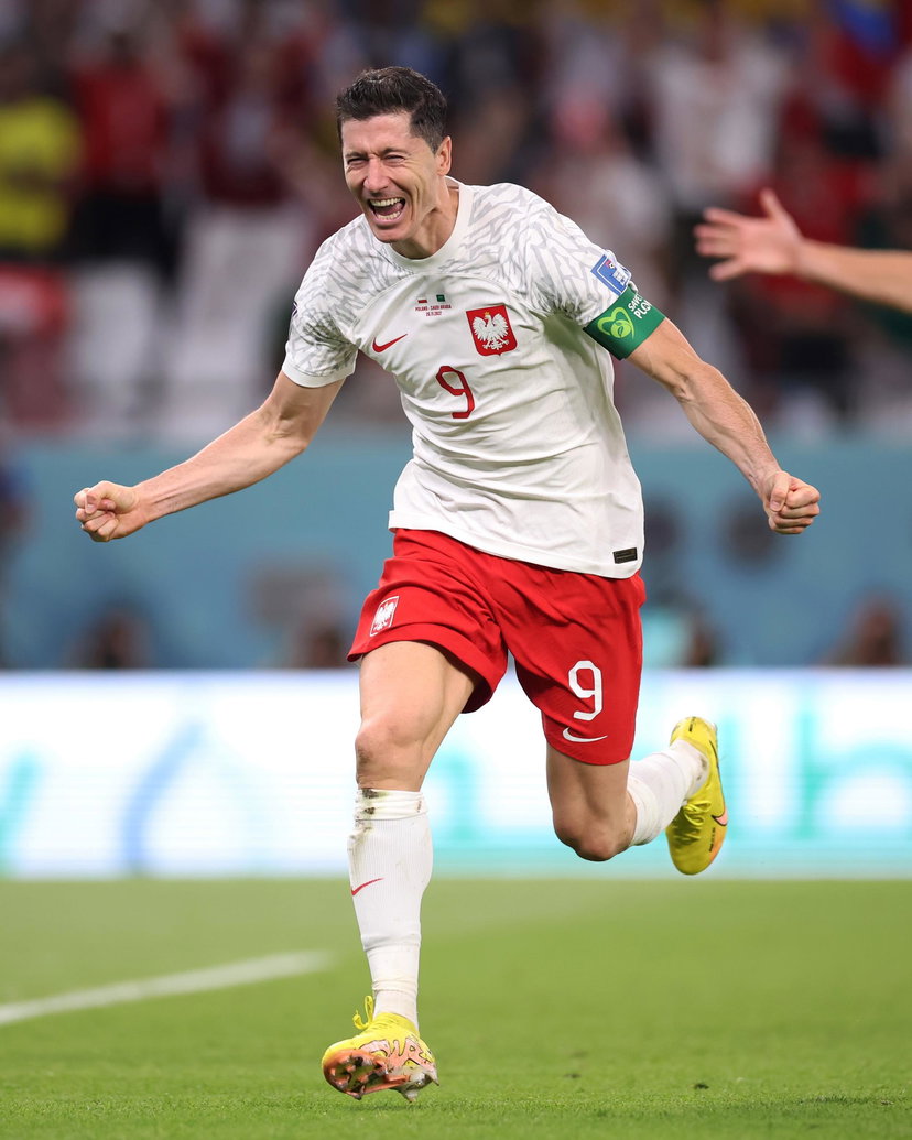 Zielinski apre, Lewandowski chiude e scoppia in lacrime: 2-0 Polonia. E Szczesny para un rigore preview