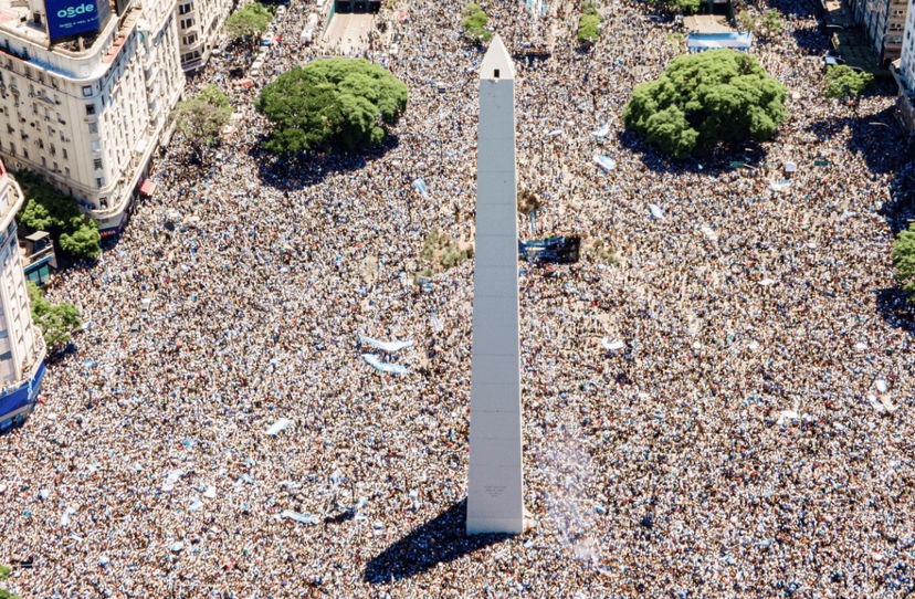 Festa Argentina, c’è una vittima. Un tifoso muore strangolato dalla bandiera preview