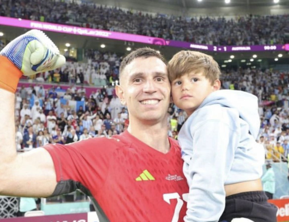Emiliano Martinez: “Miei idoli? Mia mamma che puliva case 8-9 ore al giorno e mio padre che lavorava” article-post