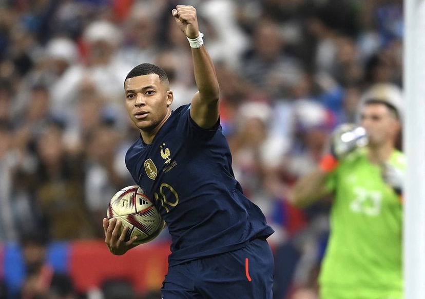 Rabiot su Mbappé: “Cambia voce durante le interviste. È fastidioso” preview