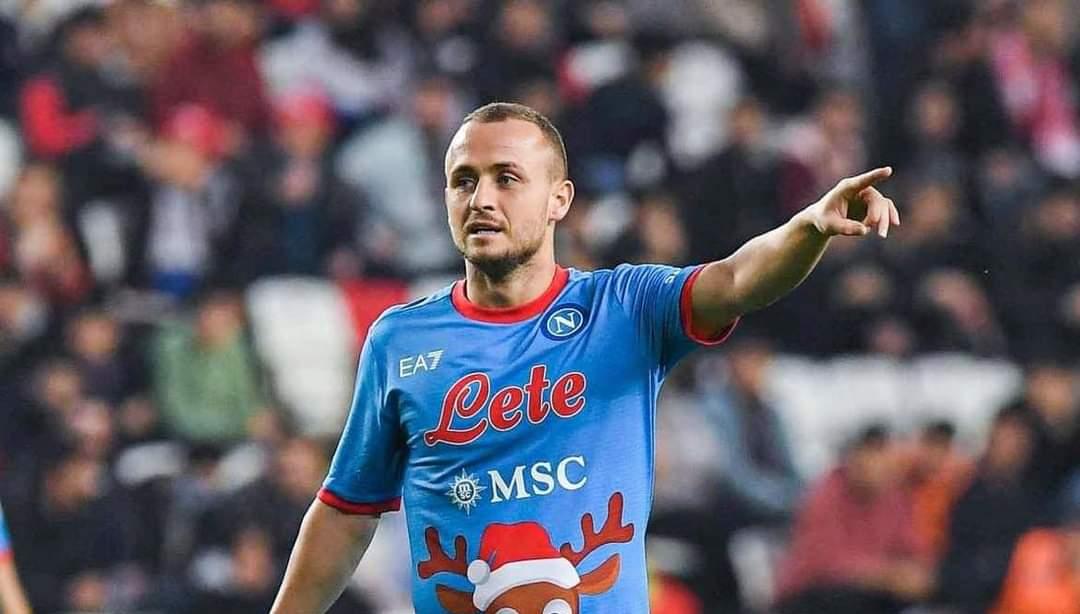 Napoli, ansia Lobotka: il centrocampista ha lasciato l’allenamento in anticipo article-post