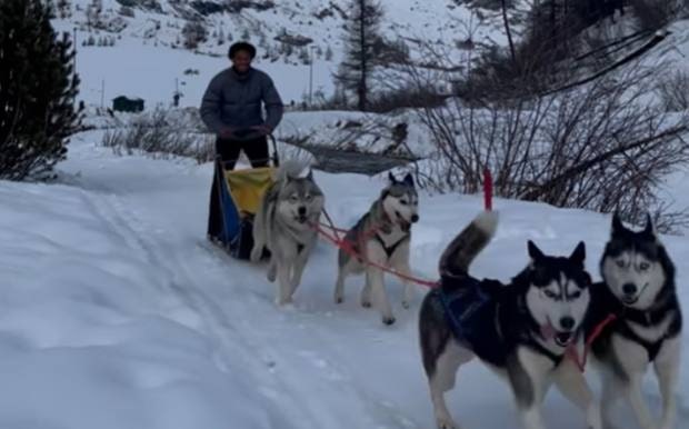 Cuadrado come Pogba: infortunato ma in slitta in montagna. E i tifosi si infuriano preview
